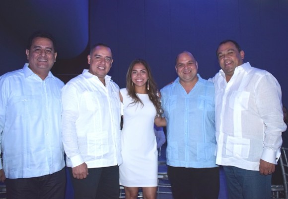 Rolando Rodas, Rolando Montero, Debbie Castillo, Roy Fajardo y Luis Cardona.