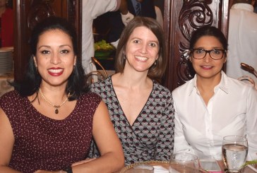 EIS celebra cena de Acción de Gracias