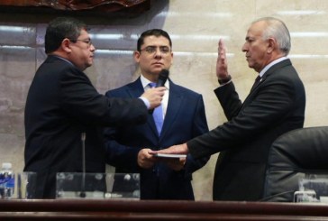 Mauricio Oliva es ratificado en la presidencia del Congreso Nacional