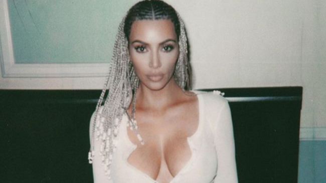 Kim Kardashian revoluciona las redes sociales con su topless