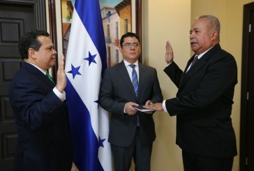 Andrés Felipe Díaz juramentado como comisionado presidente de la Interventora de la UNA