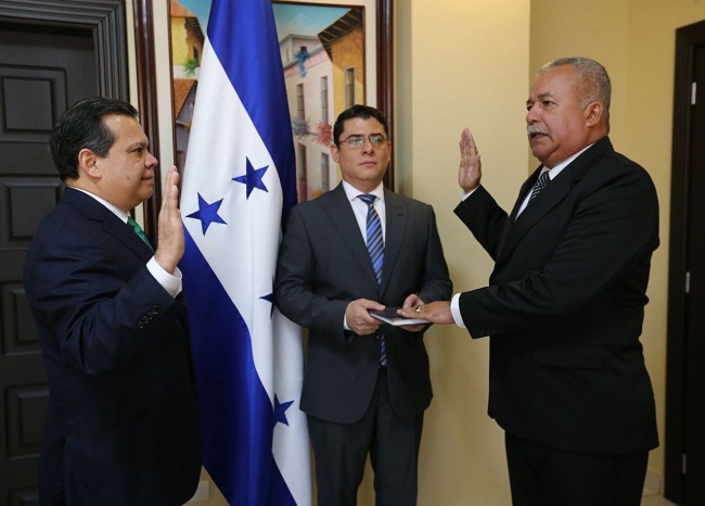Andrés Felipe Díaz juramentado como comisionado presidente de la Interventora de la UNA