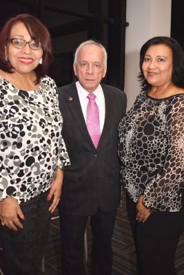 Ruth Gómez, Julio Escoto y Sara de Castillo