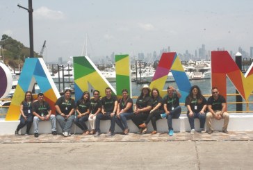 Estudiantes de Marketing UTH visitan Panamá en su gira académica
