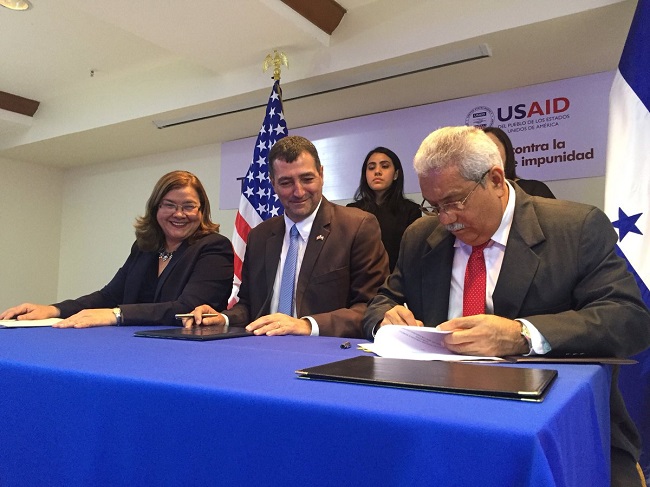USAID firma Acuerdos de Entendimiento con el IAIP y TSC para mejorar la transparencia en Honduras