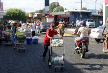 En medio de las violentas protestas que dejaron al menos 27 muertos en Nicaragua, se suman los saqueos en supermercados y tiendas