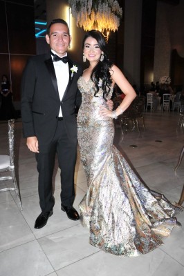 El hermano de la novia, Óscar López y su bella esposa, Katherin López