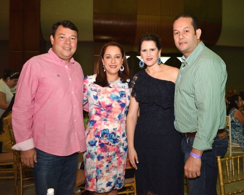 Ernesto y Giselle Santos con Catalina y Mauricio Cisneros