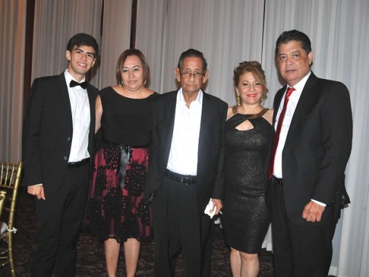 Geovanny Bonilla Jr, Milene Bonilla, Enrique Bonilla, Patricia Santos de Bonilla y Marvin Bonilla.