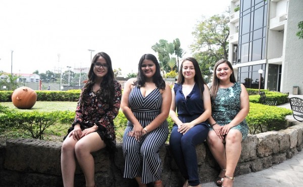 Liliana Matute, Lizeth Aguilar, Eunice Nuñez y Dania Paz