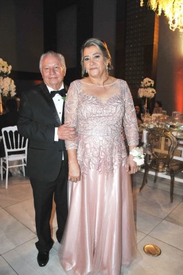 Los padres del novio, Hilario López y doña Gladis de López