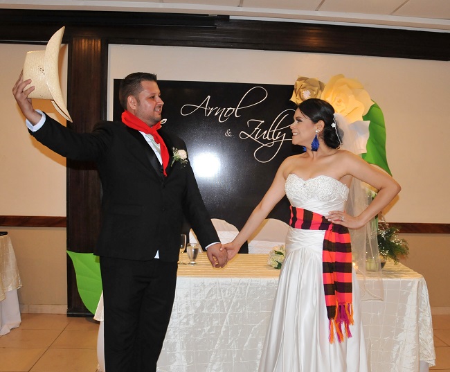 La boda de Arnol y Zully…Un enlace folklórico