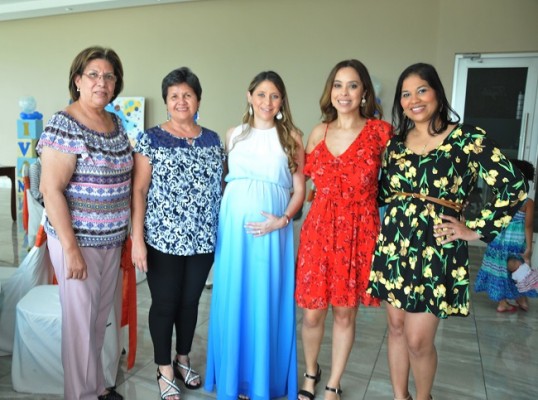 Marilú Baca, Rosilinda Romero, Ziuky Vanessa, Melba Galindo y Virginia Padilla