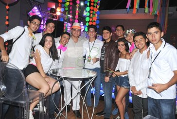 Neon Party celebrando el cumpleaños de Ricardo Bonilla