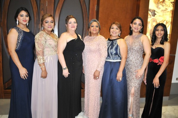 Scarleth Argueta, Sandra Argueta, Marlen Paredes de Romero, Josefa Rodríguez, Martha Argueta, Mercedes Carvajal y Melany Argueta