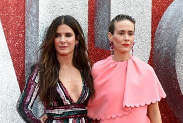 Sandra Bullock con un pronunciado escote se roba todas las miradas en el estreno de “Ocean 8”