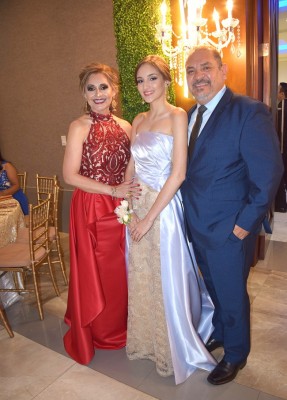 Sonia Amador, Krizia Amador y su padre, Amaury Amador