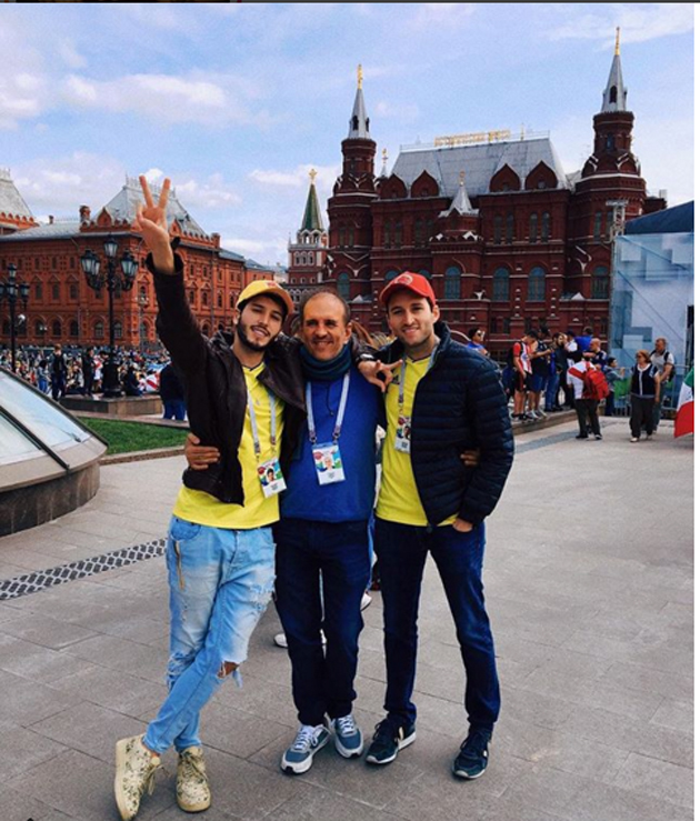 Sebastián Yatra llega a Moscú para apoyar a Colombia y canta su canción mundialista
