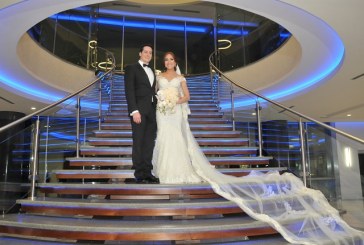 La boda de Harry y Laurie: un enlace de inspiración glamurosa con un estilo único