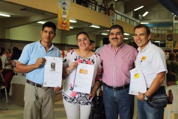 Emprendedores del Bazar del Sábado obtienen sus registros de marca