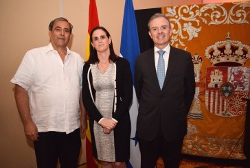 Embajador de España de visita en reunión de la ACCS