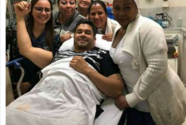 El salsero Jerry Rivera se cayó en pleno concierto