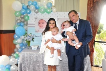 Doble felicidad al bautizar a los mellizos Larios-Castro
