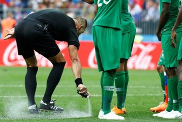 La FIFA en el banquillo por el juicio del spray evanescente que usan los árbitros