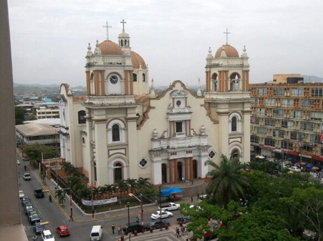 Entregan proyecto de audio guía a la catedral de San Pedro Sula para promover la cultura religiosa