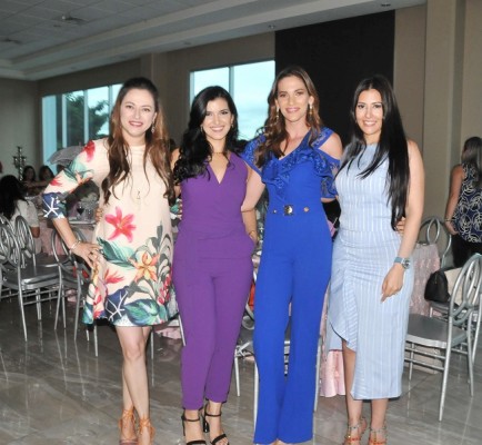 Gisselle Santos, Nancy Paredes, Joseline Buckley y Norma Fiallos