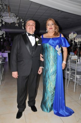 Los padres del novio, Marco Mauricio Morales Pérez y Ondina Lizzette Moreno Pedroza