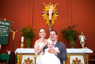 Destellos de ternura primaveral en el bautizo de María Belén