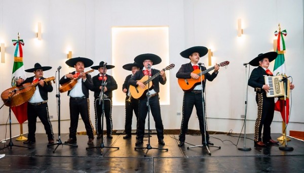 El Mariachi América hizo honor a la celebración de la independencia mexicana en compañía del cantante nacional Jorge Duarte