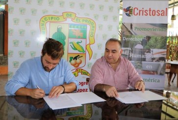 Alcaldia progreseña firma convenio con Fundación Cristosal para atender desplazados por violencia