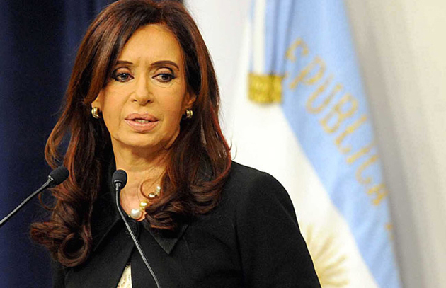 Dictan prisión preventiva para ex presidenta argentina Cristina Fernández
