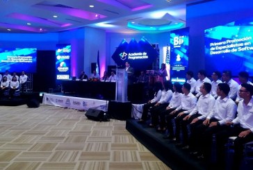 Maquiladores gradúan primera promoción de la Academia de Programación