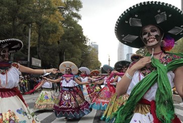 El colorido desfile por el Día de los Muertos en Ciudad de México en imágenes