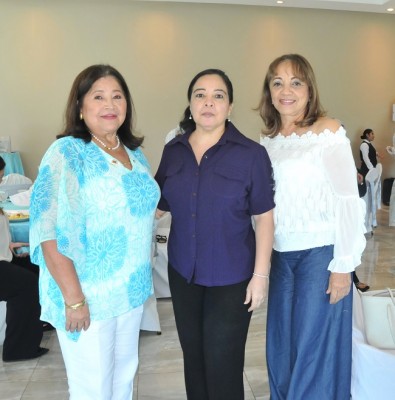 Doña Paquita Carrión, Diana Bonilla e Iliana de Herrera.