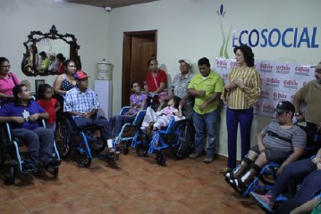 Ecosocial con el apoyo de Cepudo entregan sillas de ruedas a 25 personas con discapacidad
