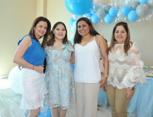 Erika de Gabrie, Alejandra Pinto de Brizuela, Yamilet de Rodríguez y Wiladina de Pinto.