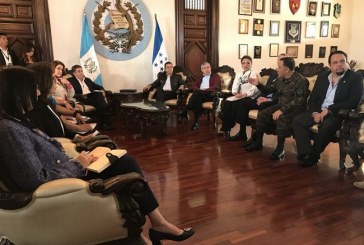 Presidente Hernández llegó a Guatemala para estudiar un plan migratorio y definir retorno seguro de hondureños