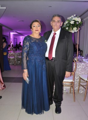 Los padres del novio, Marielena Valencia de Hernández y Andrés Hernández Boquín