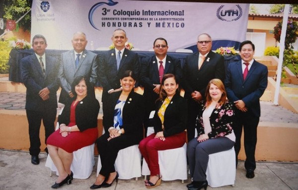 Los Doctores : Jorge Vargas,Leopoldo Flores Milla, Javier Mejía, Adalid Medina, Silvio Insetroza, Roberto Chang, Martha Padilla, Elena Cuellar, Magda Ramirez. Exhibia Paz son los docentes de UTH seleccionados como parte del cuerpo académico internacional de UNINTER para enseñar clases del programa Doctoral en Costa Rica y El Salvador.