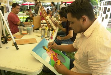 Exposición de arte y pintura en miniatura en restaurante vivero Angeli Gardens