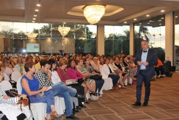 Destacados médicos internacionales realizan conversatorio sobre salud