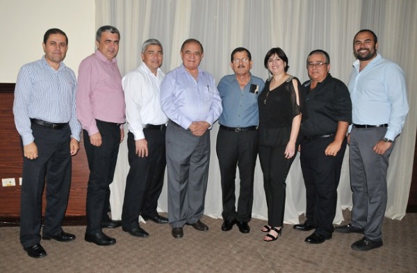 Los directores de los diferentes  departamentos de Constructora Eterna posaron para Farah La Revista en el cumpleaños de don Alberto Díaz Lobo.