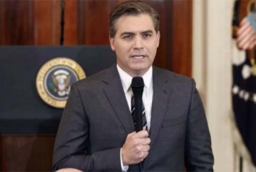 Juez ordena a la Casa Blanca devolver acreditación a periodista de CNN