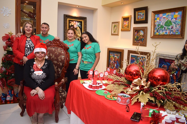 Tradiciones de temporada engalanaron la UCENM