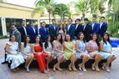 Seniors  de la MountView Academy celebran en la antesala de la navidad