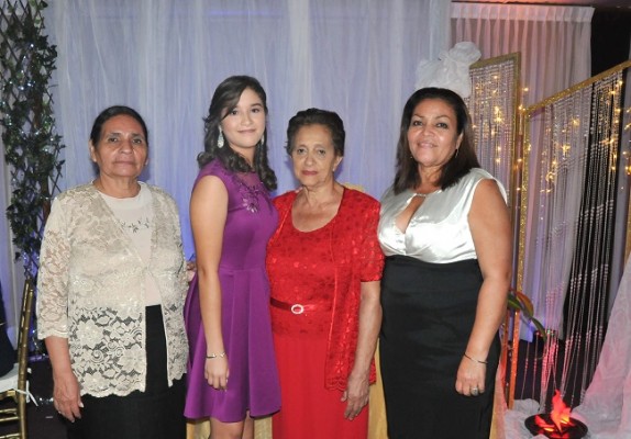 Luz Maradiaga, María Fernanda Paz, Blanca Castro y Estela Carmona
